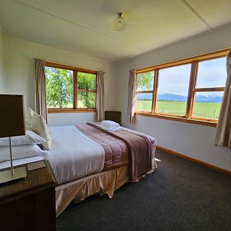 The House Villa Twizel Bagian luar foto